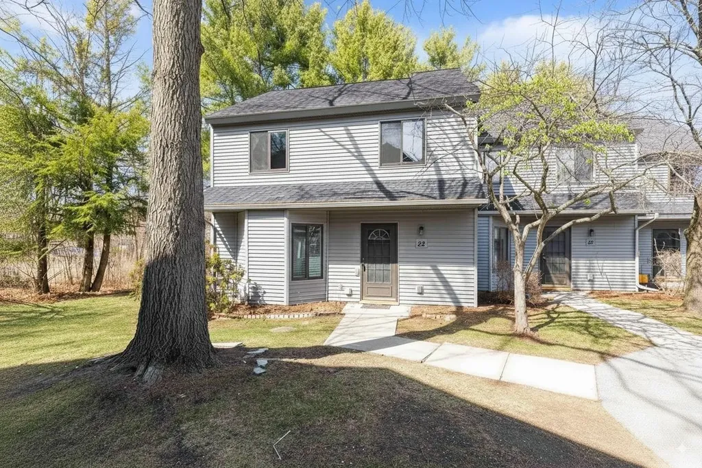 22 Chelsea Circle South Burlington VT 05403-7260