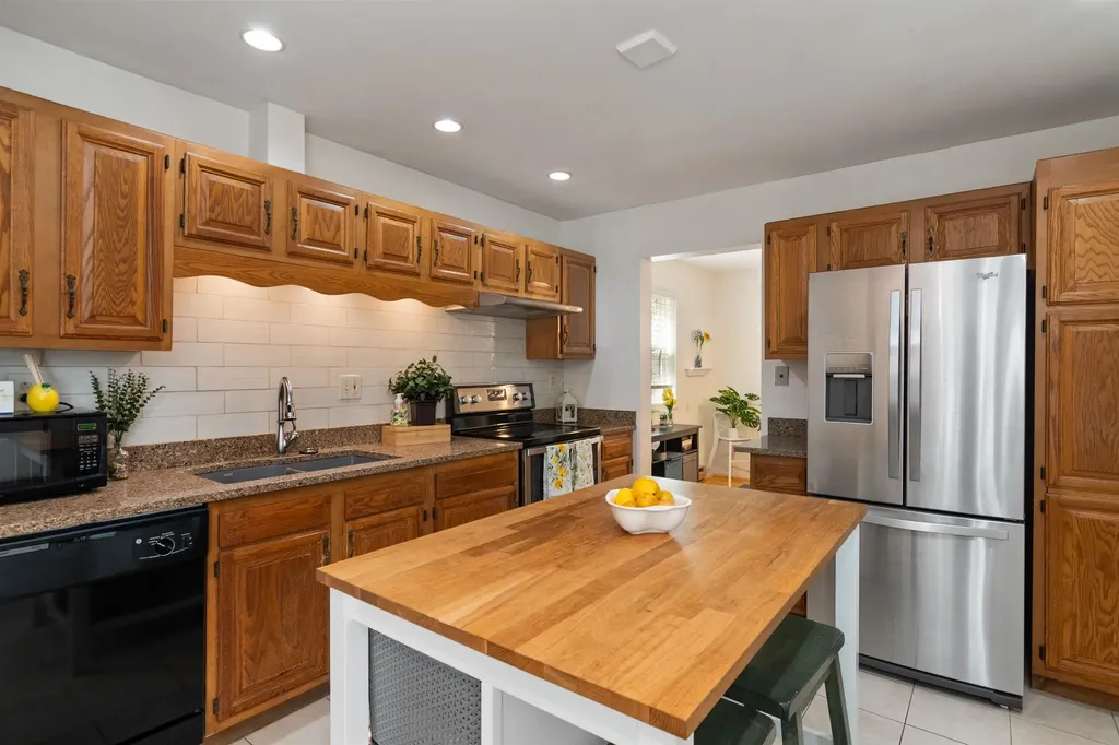 22 Chelsea Circle South Burlington VT 05403-7260