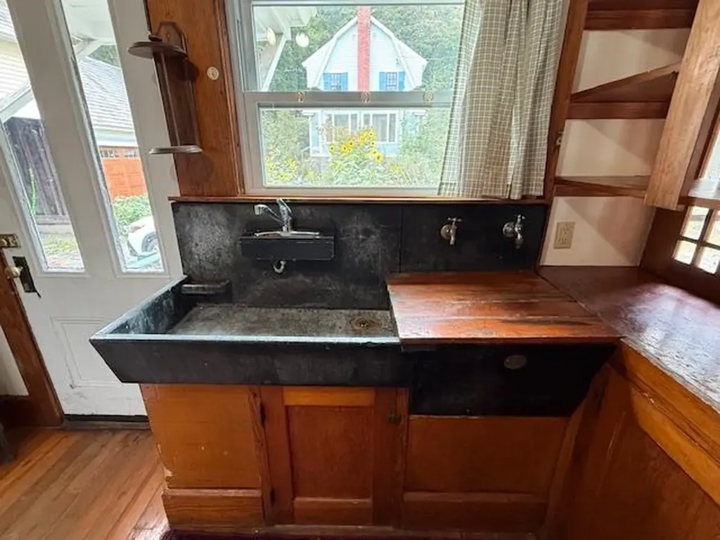 58 Oak Street Brattleboro VT 05301