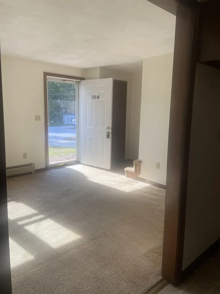 11R Susan Drive Derry NH 03083