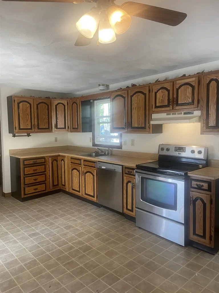 11R Susan Drive Derry NH 03083