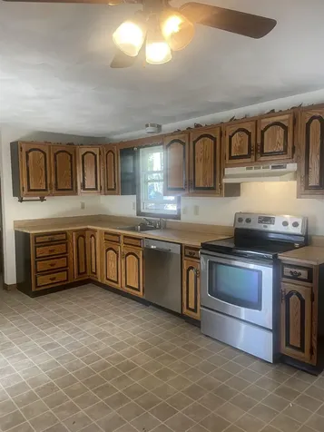 11R Susan Drive Derry NH 03083