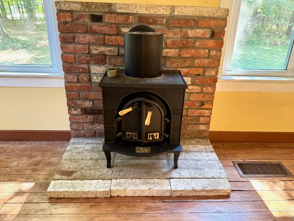 16 Nh Route 12a Cornish NH 03745