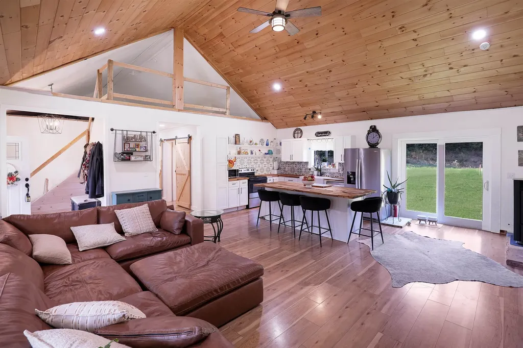 263 Milan Road Milan NH 03588