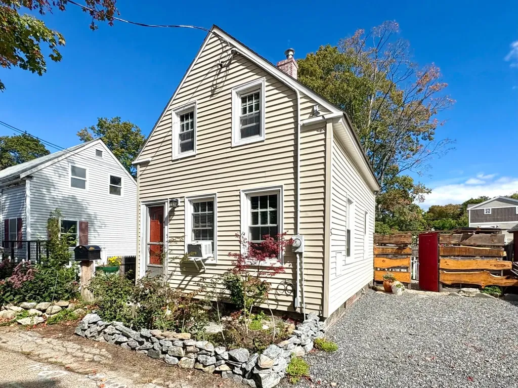 5 Kossuth Street Exeter NH 03833