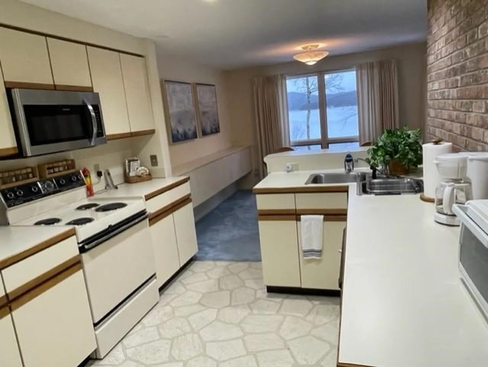 9 Pioneer Point Grantham NH 03753