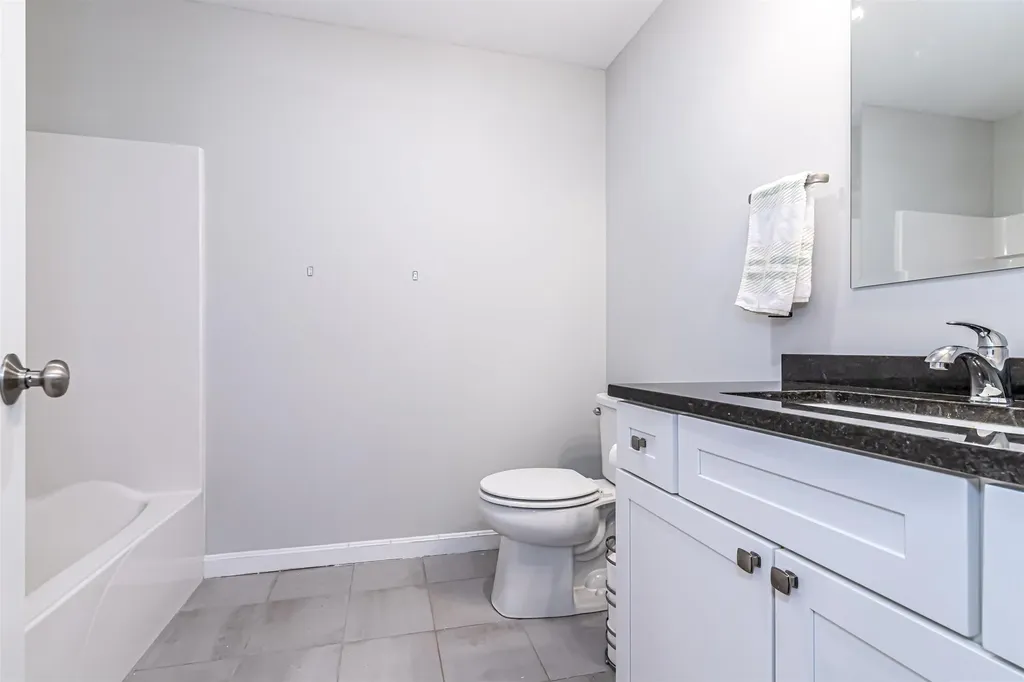 115 Forestedge Way Manchester NH 03102