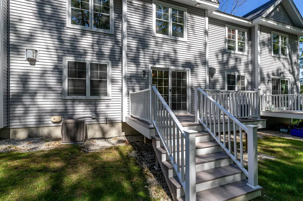 115 Forestedge Way Manchester NH 03102