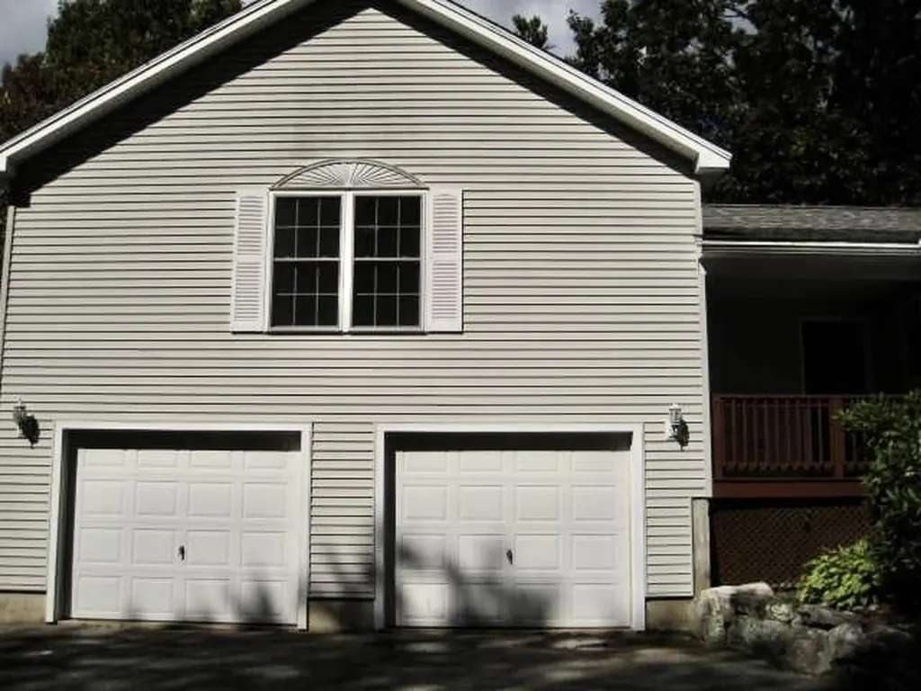 114 Steppingstones Road Lee NH 03861