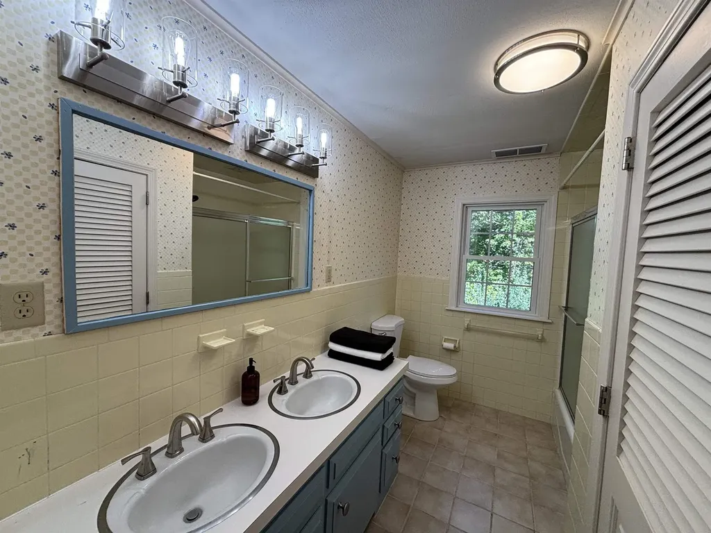 38 Piscataqua Road Dover NH 03820-5205