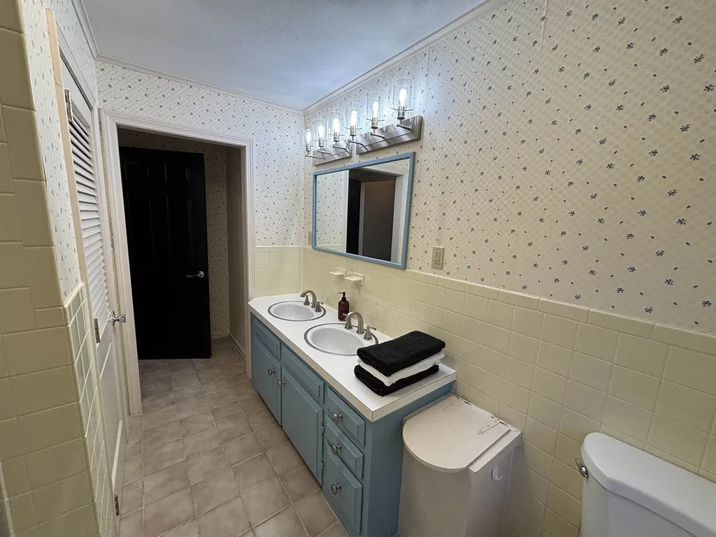 38 Piscataqua Road Dover NH 03820-5205