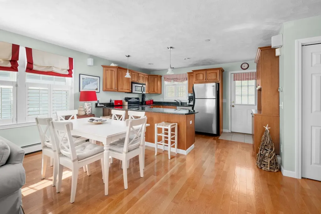 1413 Post Road Wells ME 04090-4517