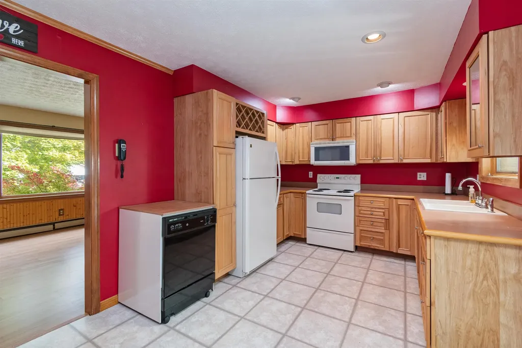 10 Kim Lane Milton VT 05468