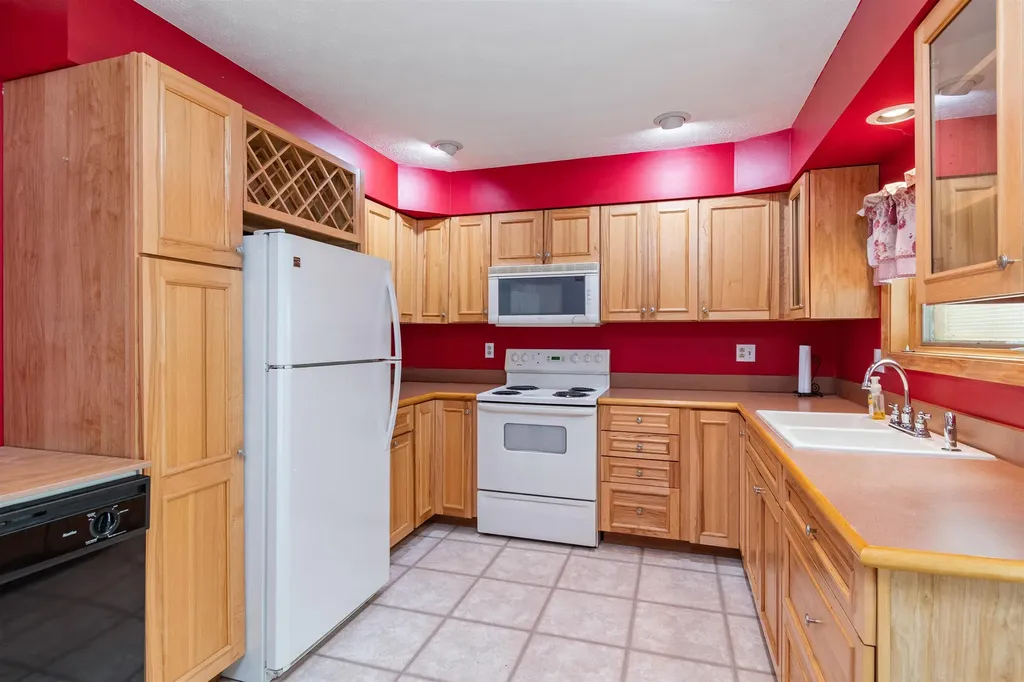 10 Kim Lane Milton VT 05468