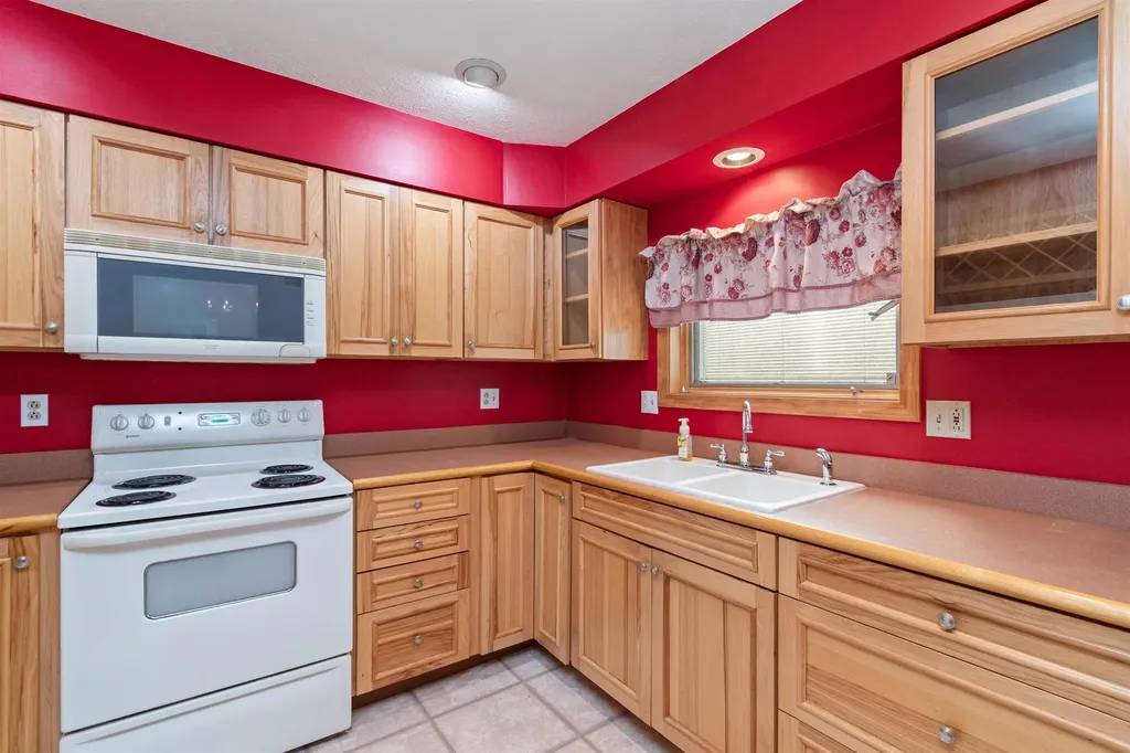 10 Kim Lane Milton VT 05468