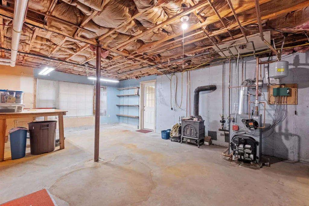 6 Whispering Pines Lane Northwood NH 03261