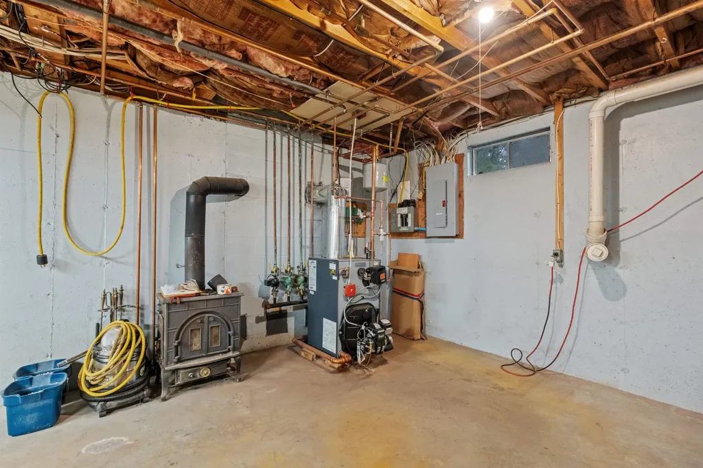 6 Whispering Pines Lane Northwood NH 03261