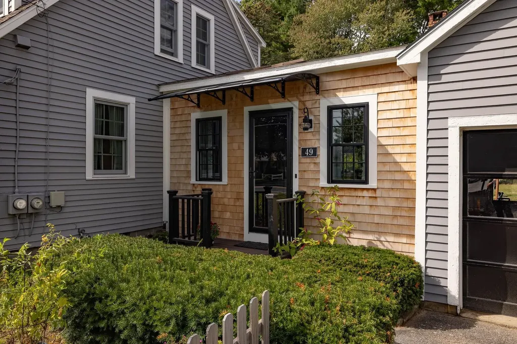 49 South Road North Hampton NH 03862