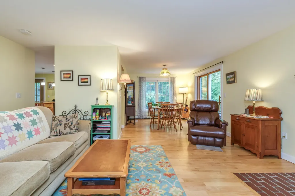 834 Borough Road Pembroke NH 03275