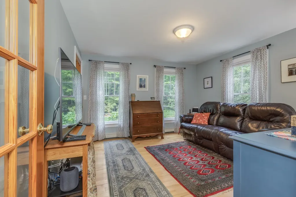 834 Borough Road Pembroke NH 03275