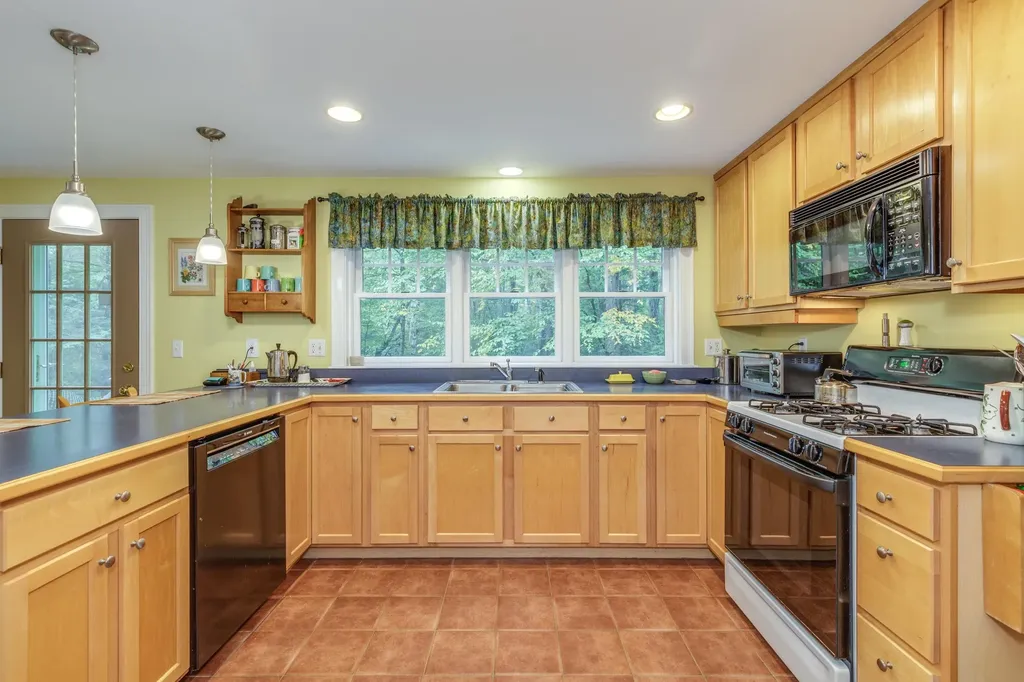 834 Borough Road Pembroke NH 03275