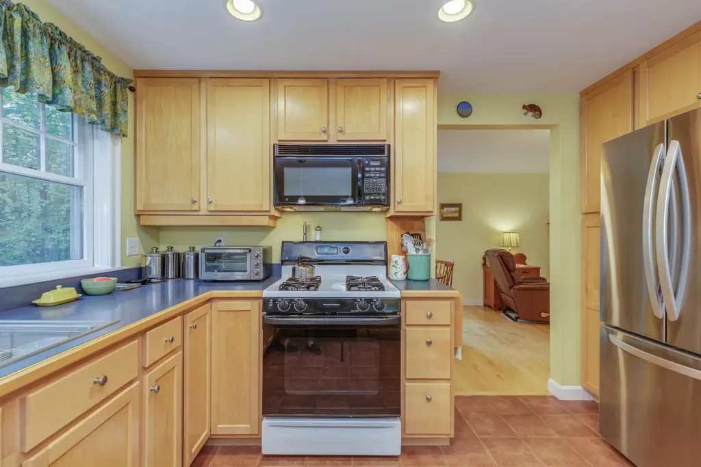 834 Borough Road Pembroke NH 03275