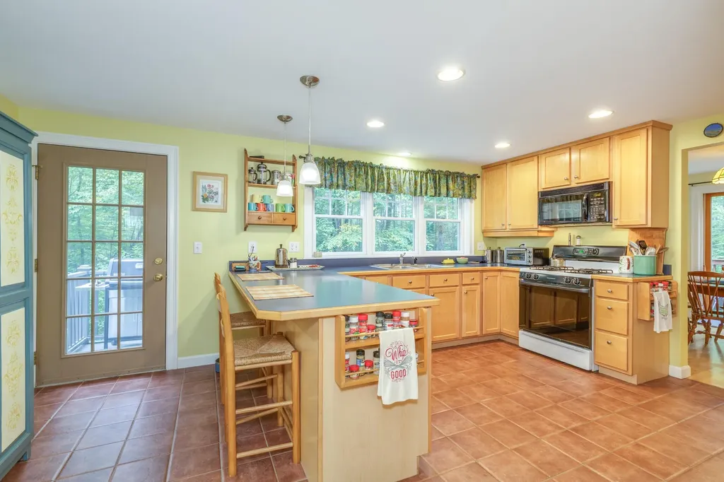 834 Borough Road Pembroke NH 03275