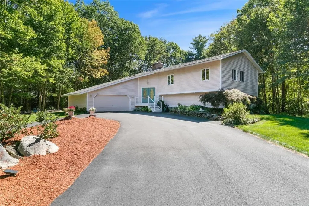 12 Oriole Road Windham NH 03087-1555