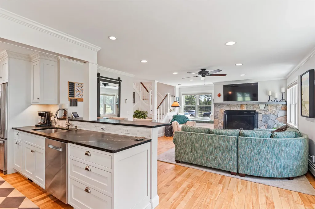 197 Middle Road Colchester VT 05446