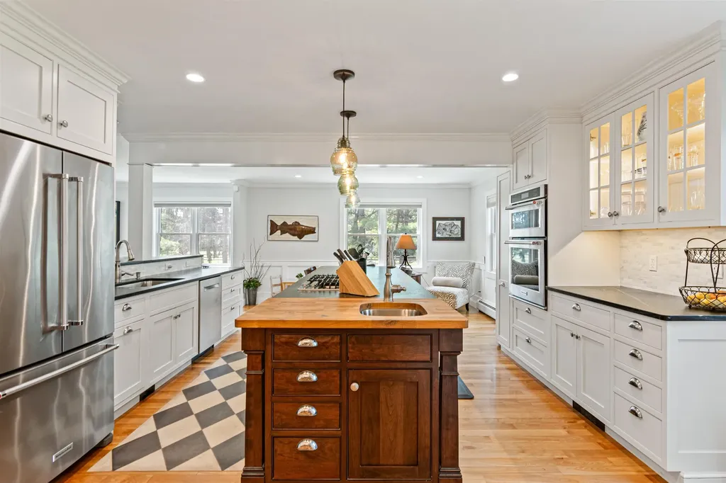 197 Middle Road Colchester VT 05446