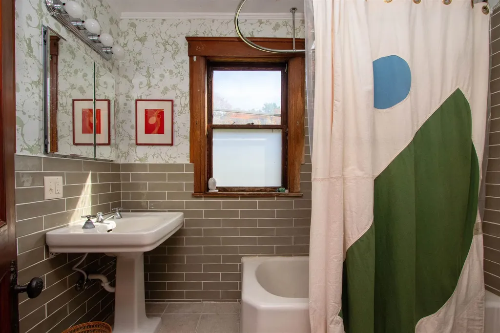 225 Charles Street Lyndon VT 05851