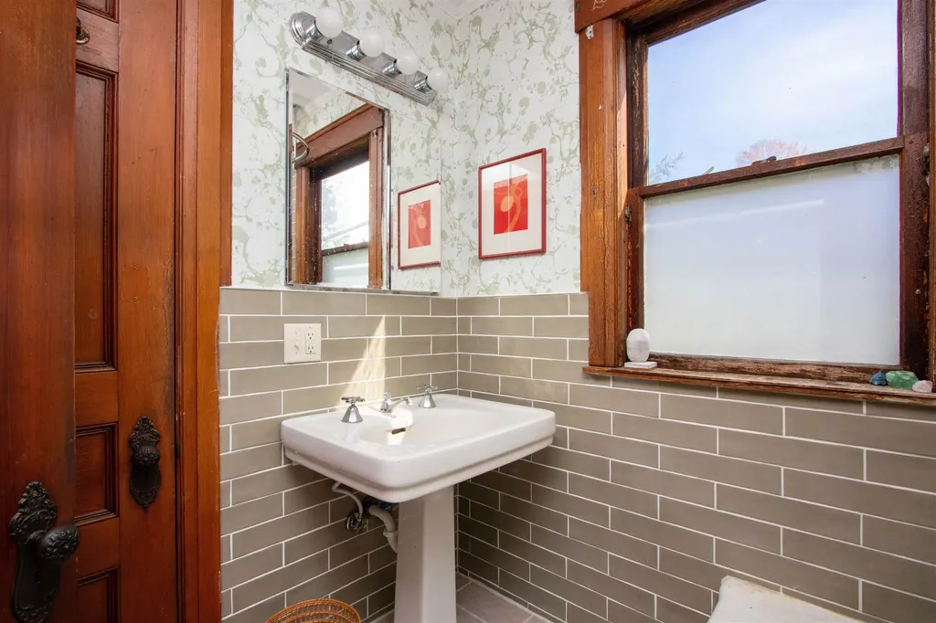 225 Charles Street Lyndon VT 05851