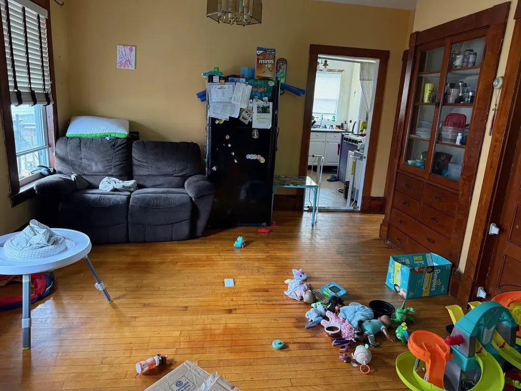 6 Ray Street Manchester NH 03104