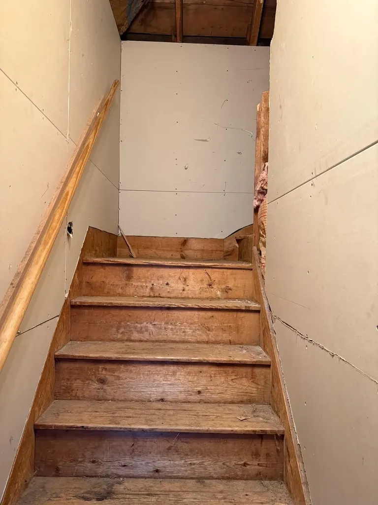 6 Ray Street Manchester NH 03104