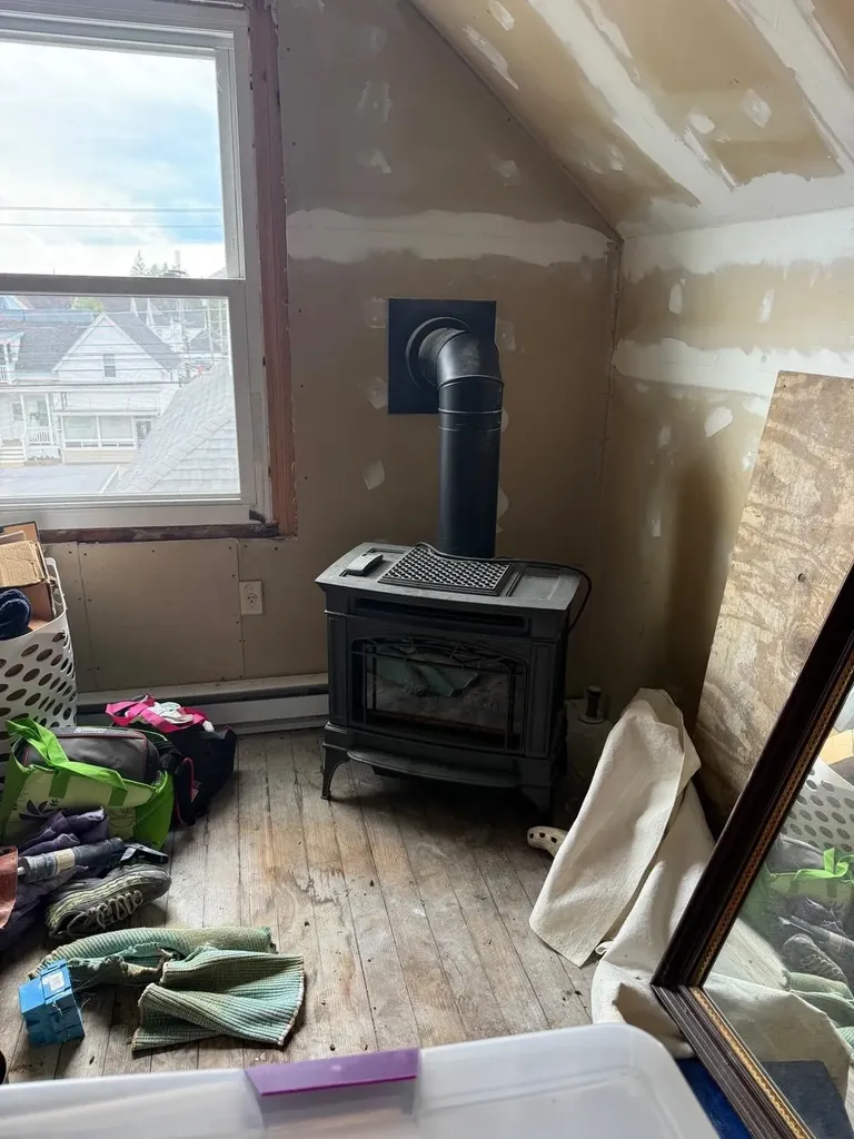 6 Ray Street Manchester NH 03104