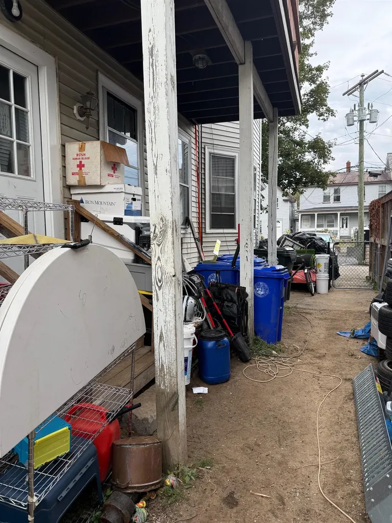 6 Ray Street Manchester NH 03104