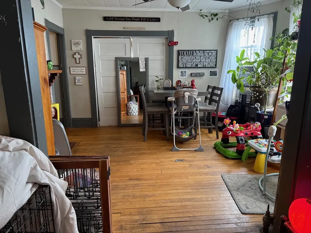 6 Ray Street Manchester NH 03104