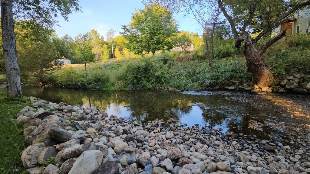 104 Vt 5a Burke VT 05871