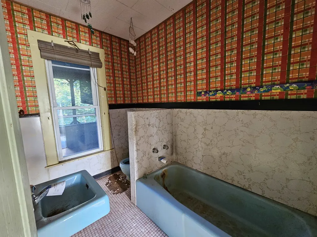 104 Vt 5a Burke VT 05871