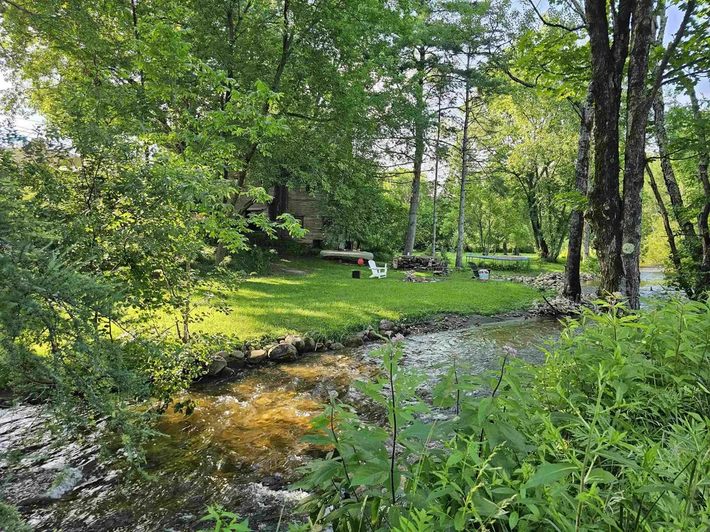 104 Vt 5a Burke VT 05871