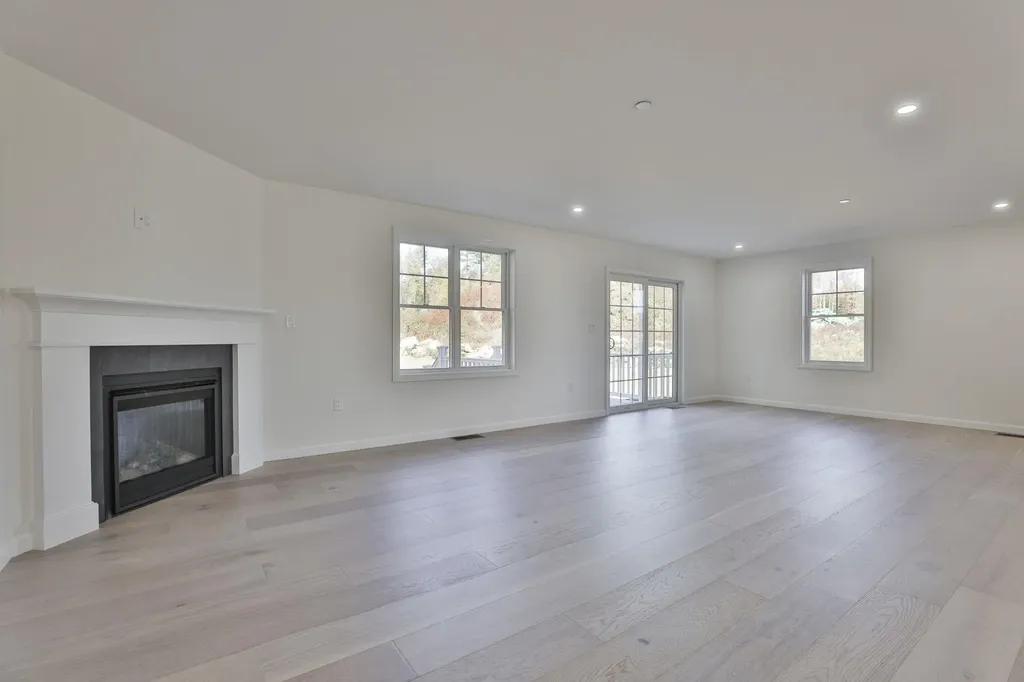 23 Autumn Lane Raymond NH 03077