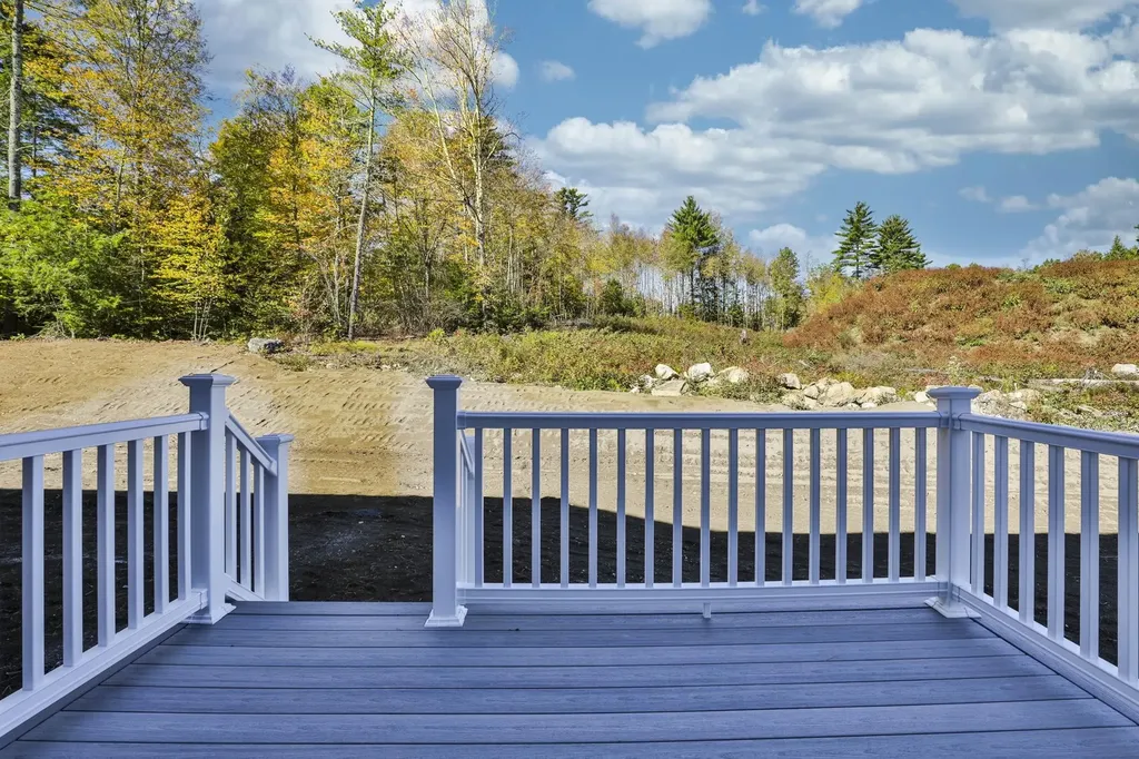 23 Autumn Lane Raymond NH 03077