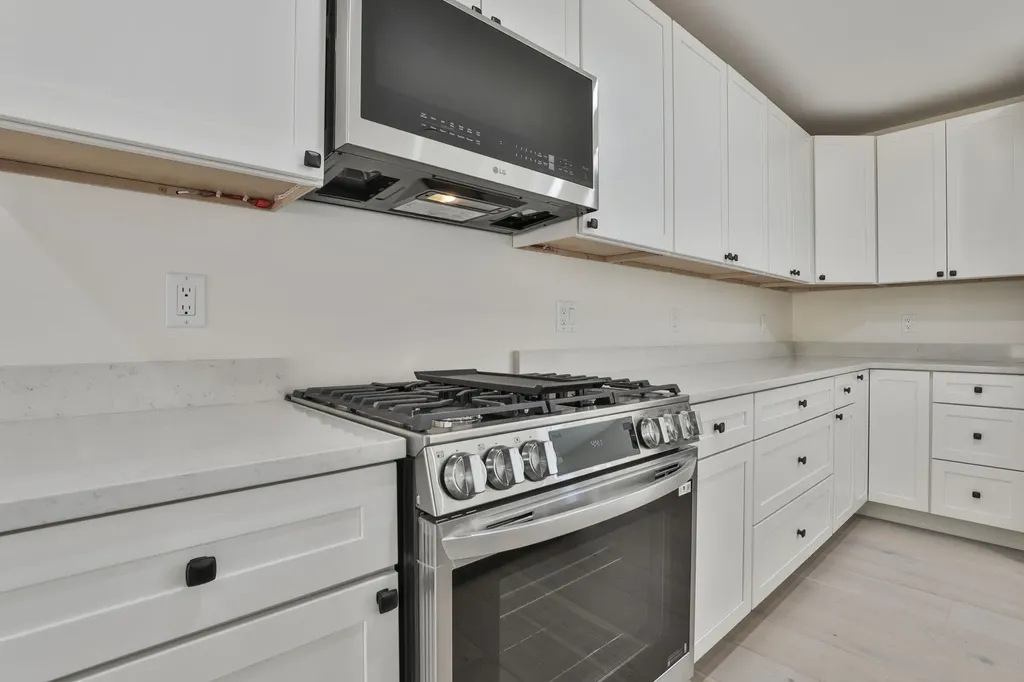 23 Autumn Lane Raymond NH 03077