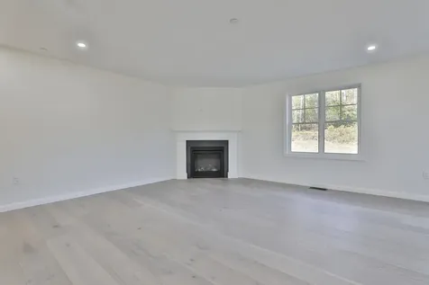 23 Autumn Lane Raymond NH 03077