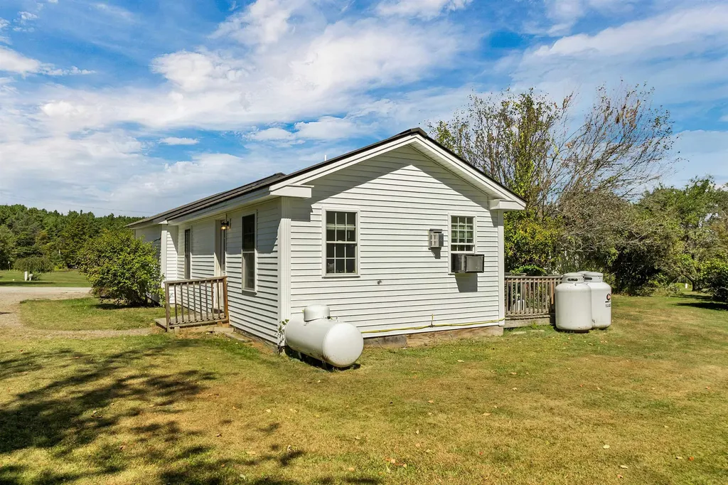 22 N Town Farm Road Oxford ME 04270