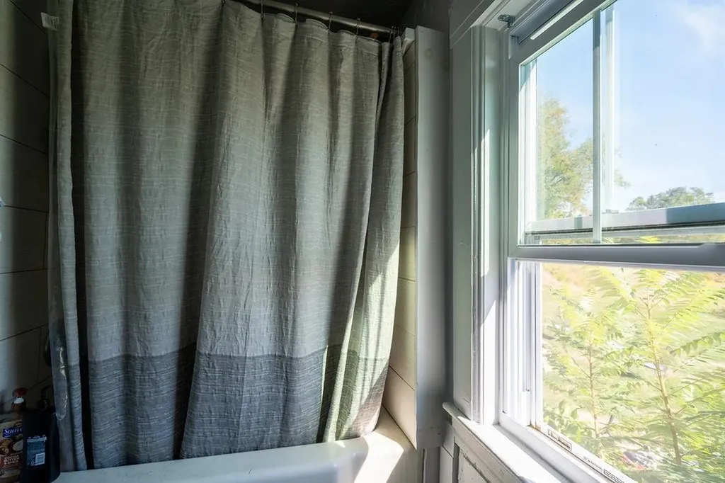 147 Middle Road Deerfield NH 03037