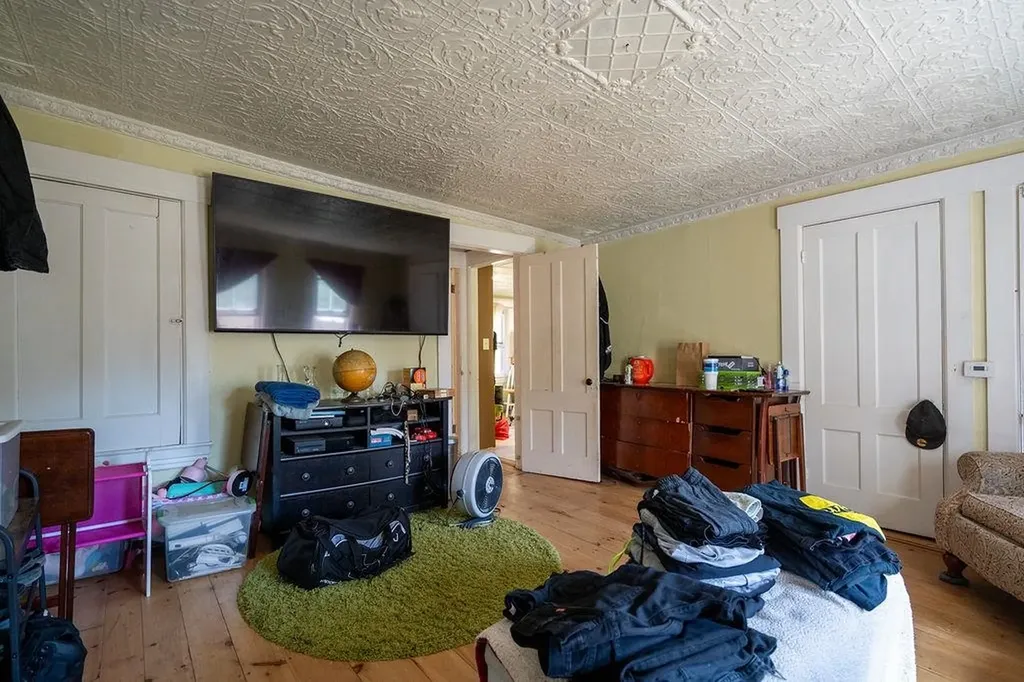 147 Middle Road Deerfield NH 03037