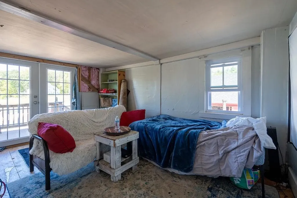 147 Middle Road Deerfield NH 03037