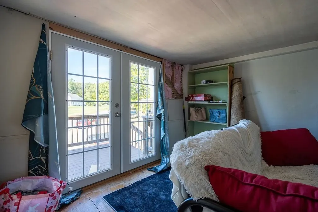 147 Middle Road Deerfield NH 03037