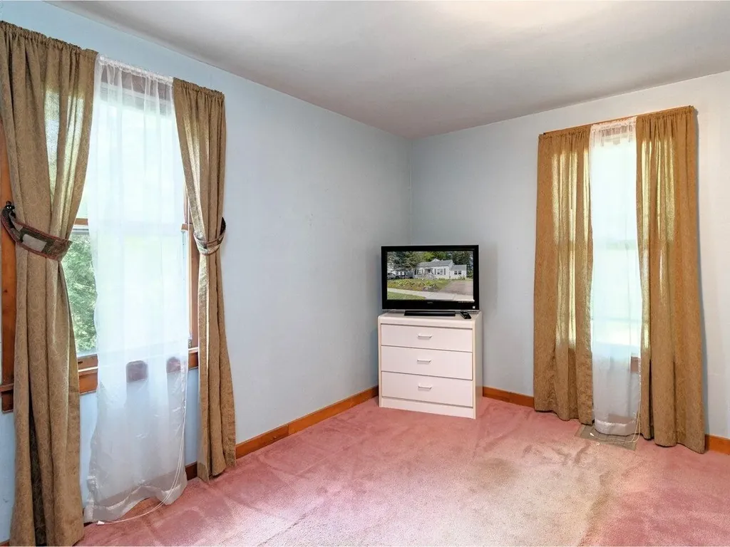 76 Woodbury Road Burlington VT 05408